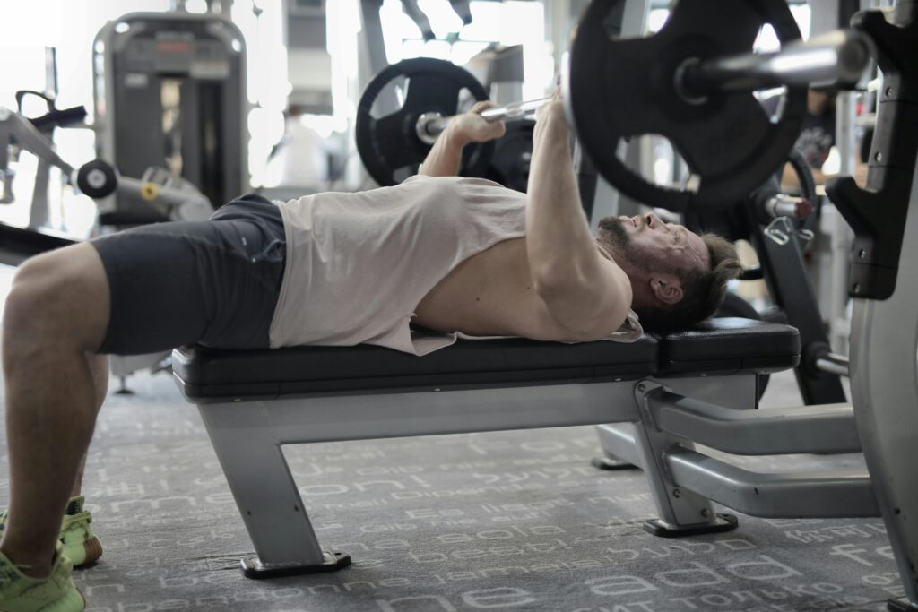 Flat Bench Press – A Full Chest and Triceps Workout