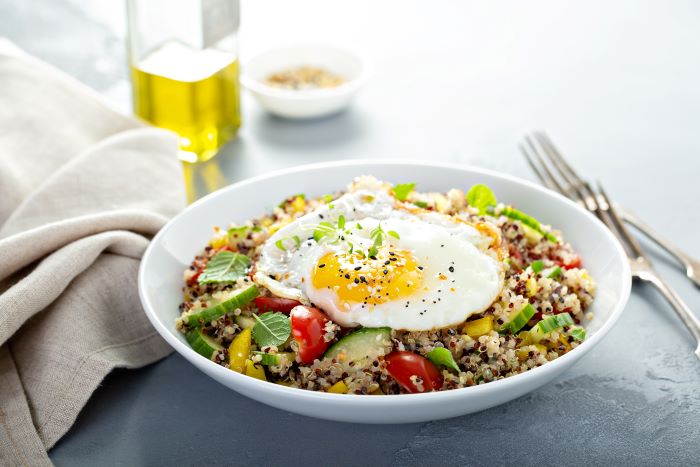 Quinoa Bowl with Veggies and Egg